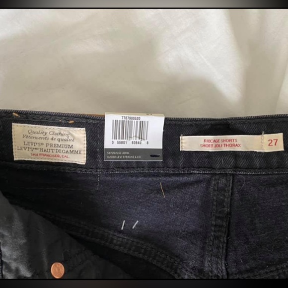 Levis ribcage shorts (NWT) - Picture 3 of 4
